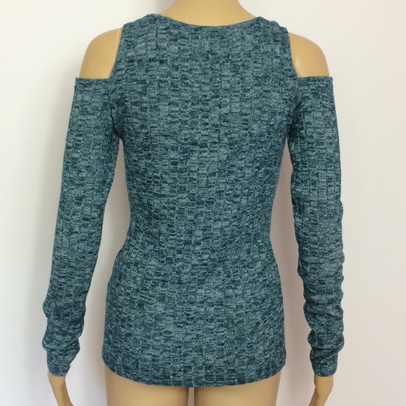 🎀Hollister Cold Shoulder Top - Picture 6 of 8